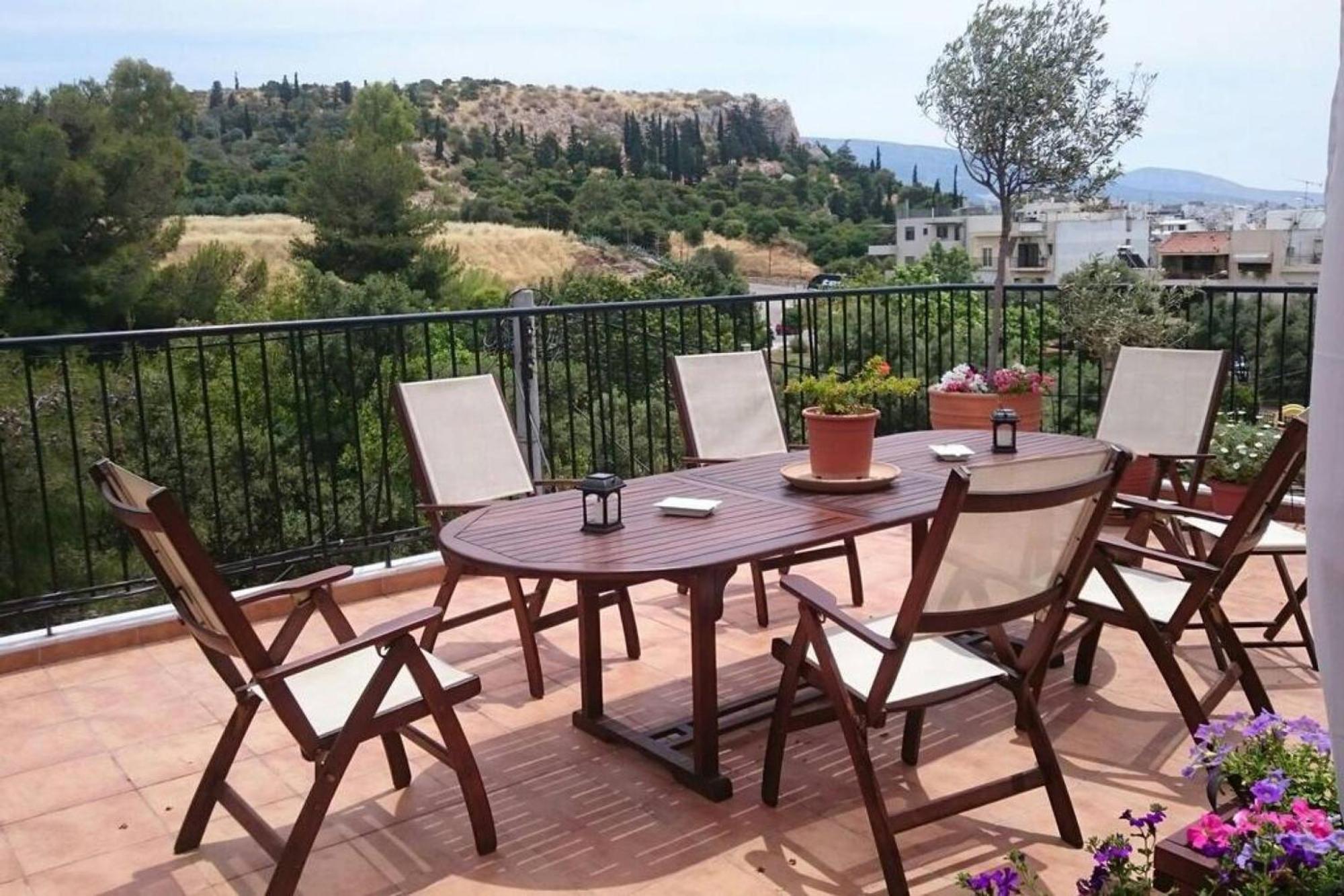 Elegant Apartment In Acropolis With Roof Garden Atenas Exterior foto